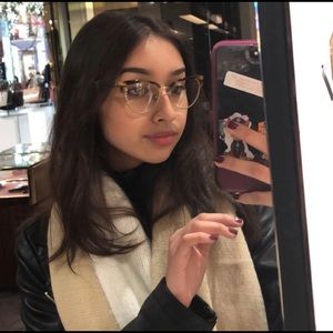 Meet your Posher, Camila